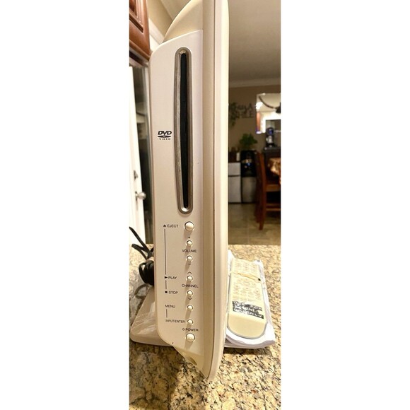 Toshiba 19LV50KW LCD TV DVD Player Combo White HDMI. Perfect For Gaming!! - Picture 7 of 9